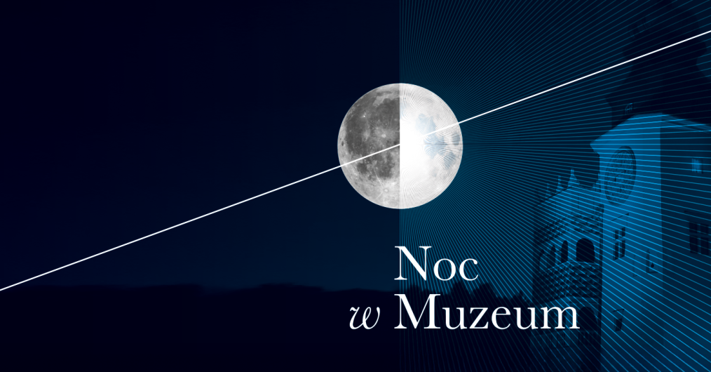 Zdjęcie przedstawia zamek w Pieskowej Skale wieczorową porą. Zamek oświetlony jest niebieskim światłem, a stojąca na pierwszym planie altanka podświetlona jest na żółto.